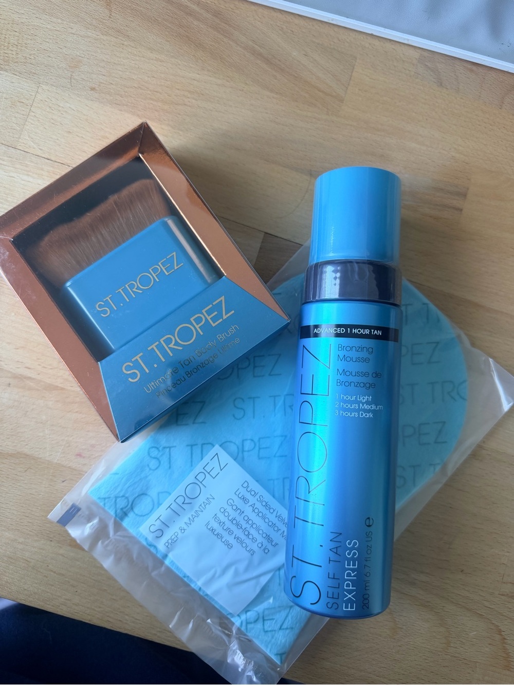 St. Tropez Self Tan Express - Includes mitt & brush